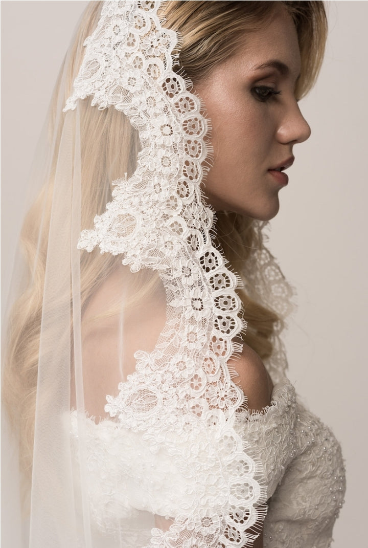 Bicici & Coty Wedding Veil FRW17110V