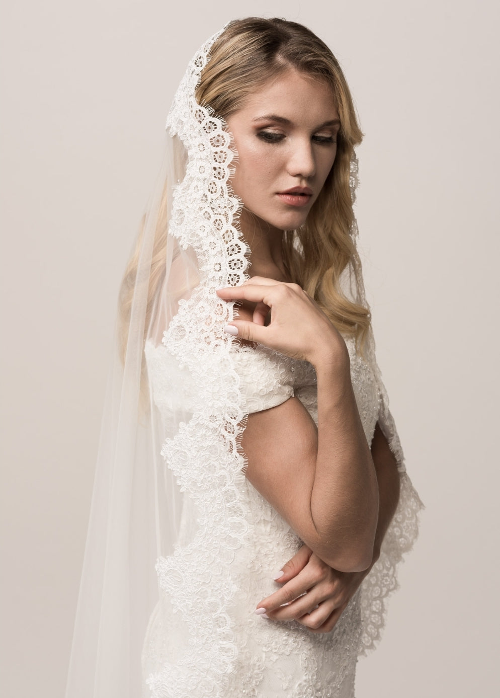 Bicici & Coty Wedding Veil FRW17110V