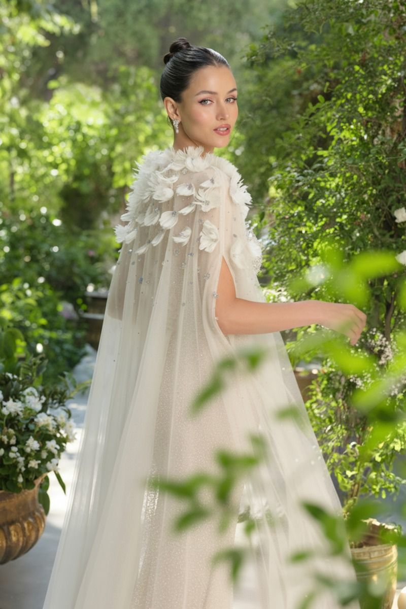 Andrea & Leo AA001 - Accessory Cape